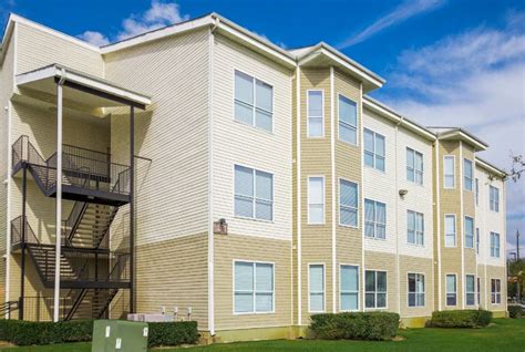 Craigslist houston texas housing - Live in your dream home! 2 Bd/2 ba, 1017 SqFt. 1/8 · 2br 1017ft2 · Houston. $1,190. 1 - 70 of 70. Apartments / Housing For Rent near Houston, TX 77082 - craigslist. 